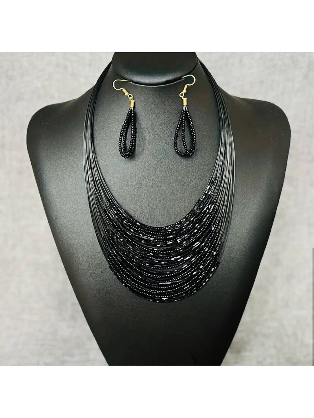 New - Chic Glass Beaded Necklace and Earrings Set